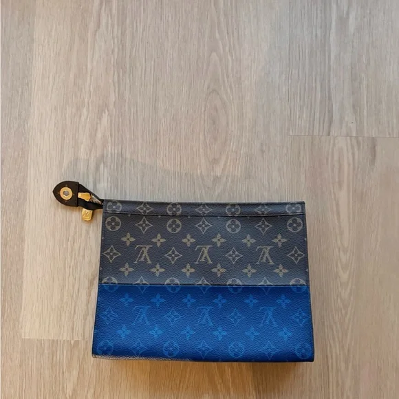 Louis Vuitton Limited Edition Pochette Voyage MM Monogram Eclipse Pacific Blue - Picture 3 of 16